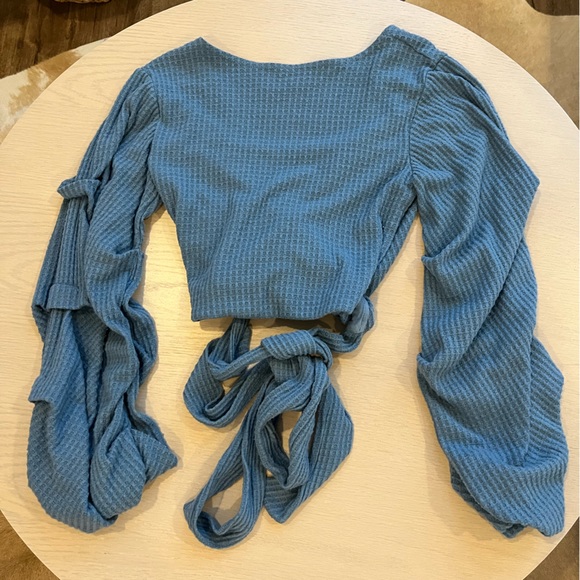 Boutique Cropped Sweater - Picture 4 of 4
